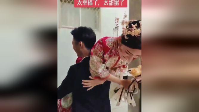 峨眉山藏酋猴德彪转危为安